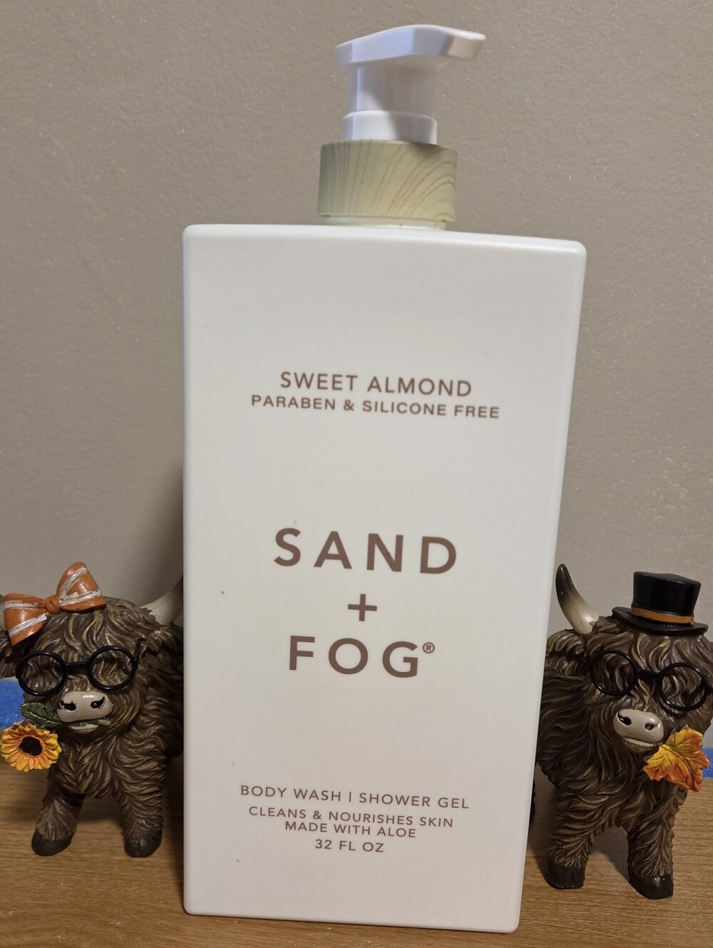 Sand +Fog Sweet Almond Body Wash - Cream